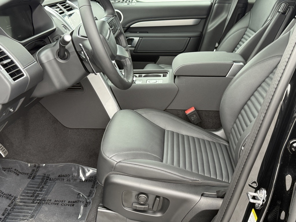 2025 Land Rover Discovery SE photo 11