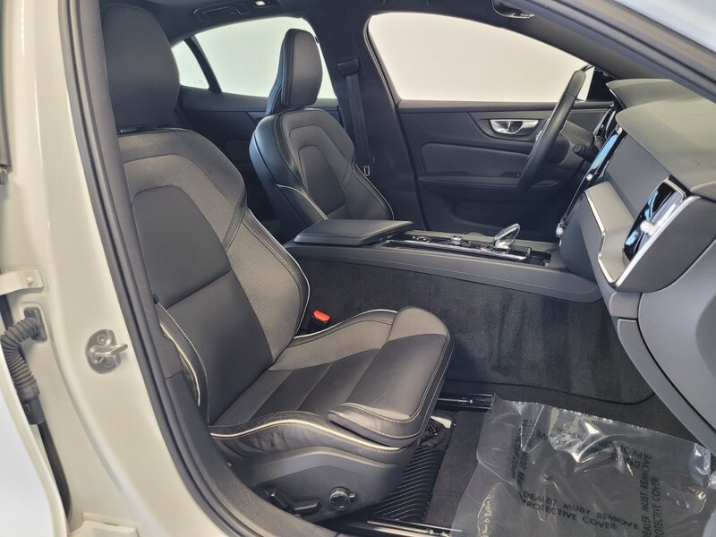 2024 Volvo S60 B5 Plus Black Edition photo 13