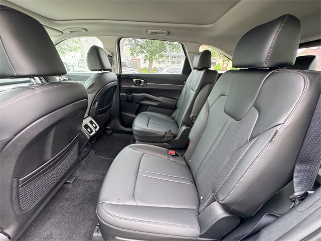 2025 Kia Sorento EX photo 16