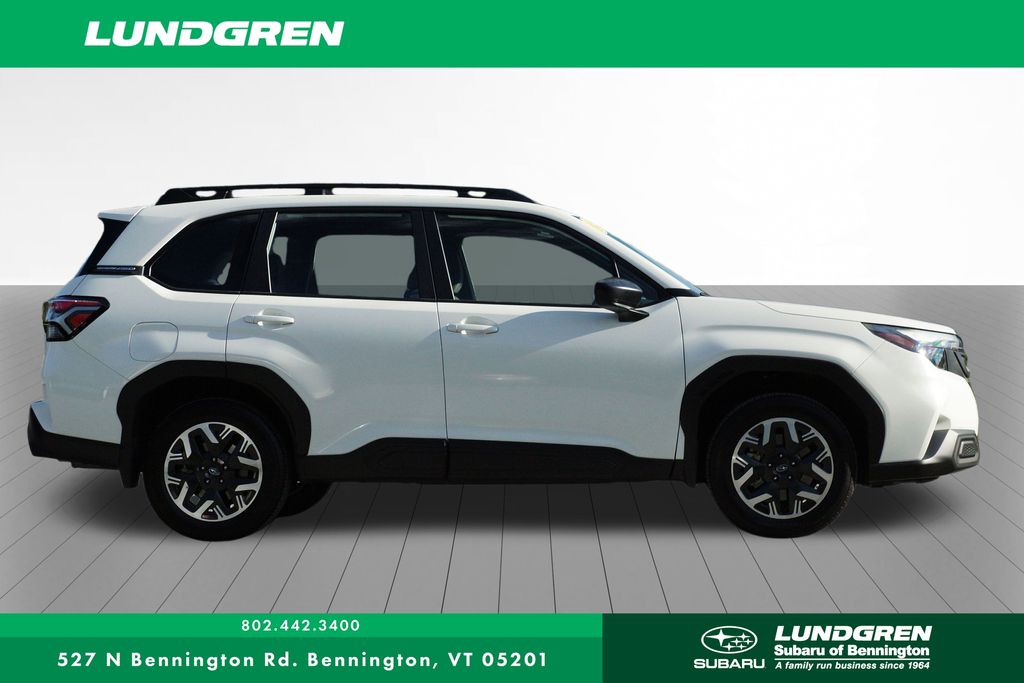2025 Subaru Forester Base photo 2