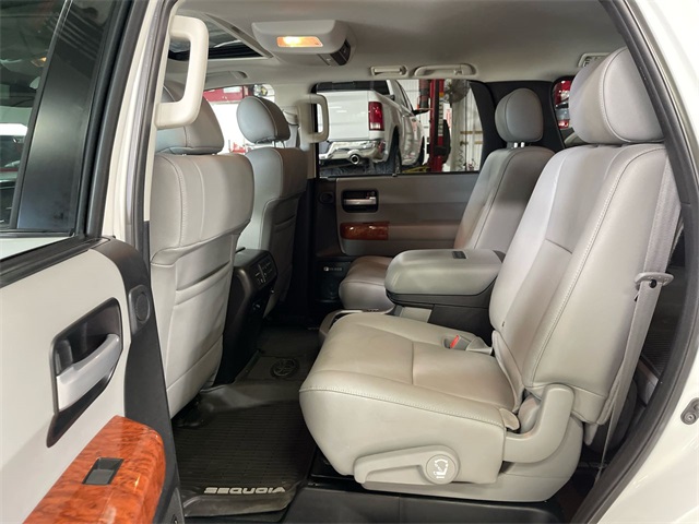 2019 Toyota Sequoia Platinum photo 21