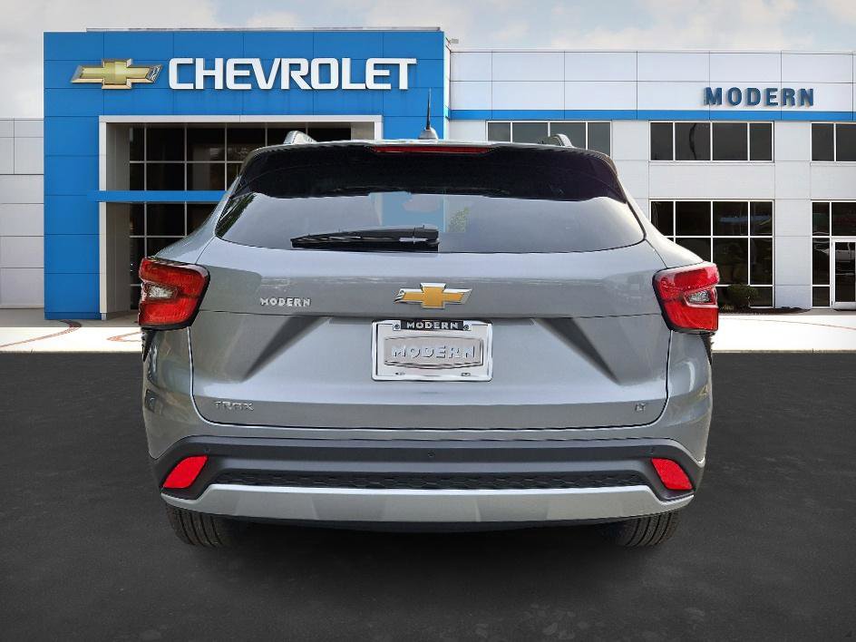 2025 Chevrolet Trax LT photo 4