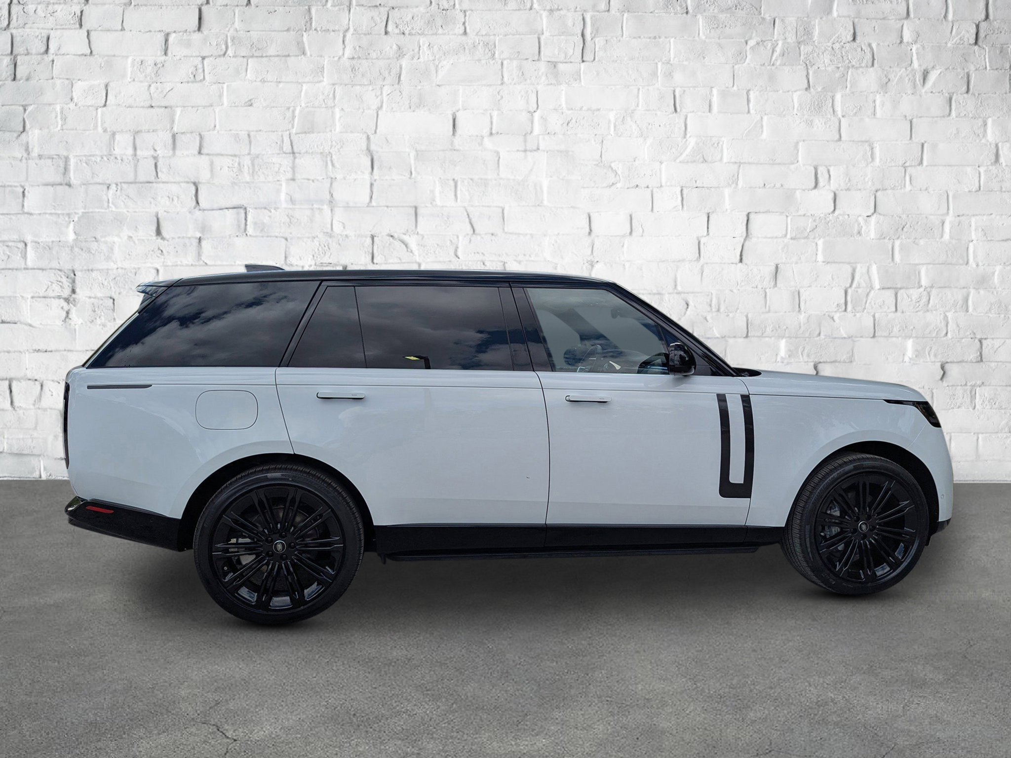 2025 Land Rover Range Rover SE photo 6