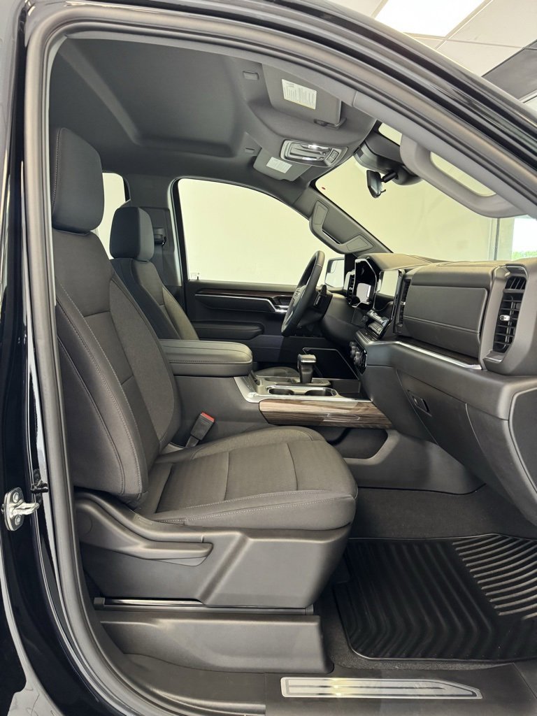 2025 Chevrolet Silverado 1500 RST photo 7