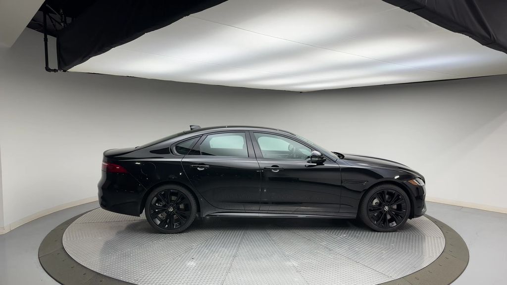 2024 Jaguar XF P300 R-Dynamic SE photo 9