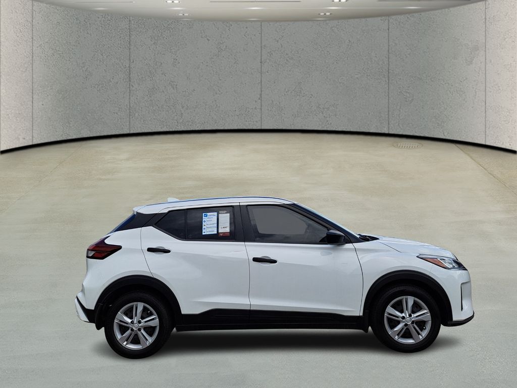 2023 Nissan Kicks S photo 4