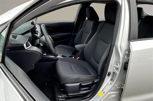 2022 Toyota Corolla LE photo 27