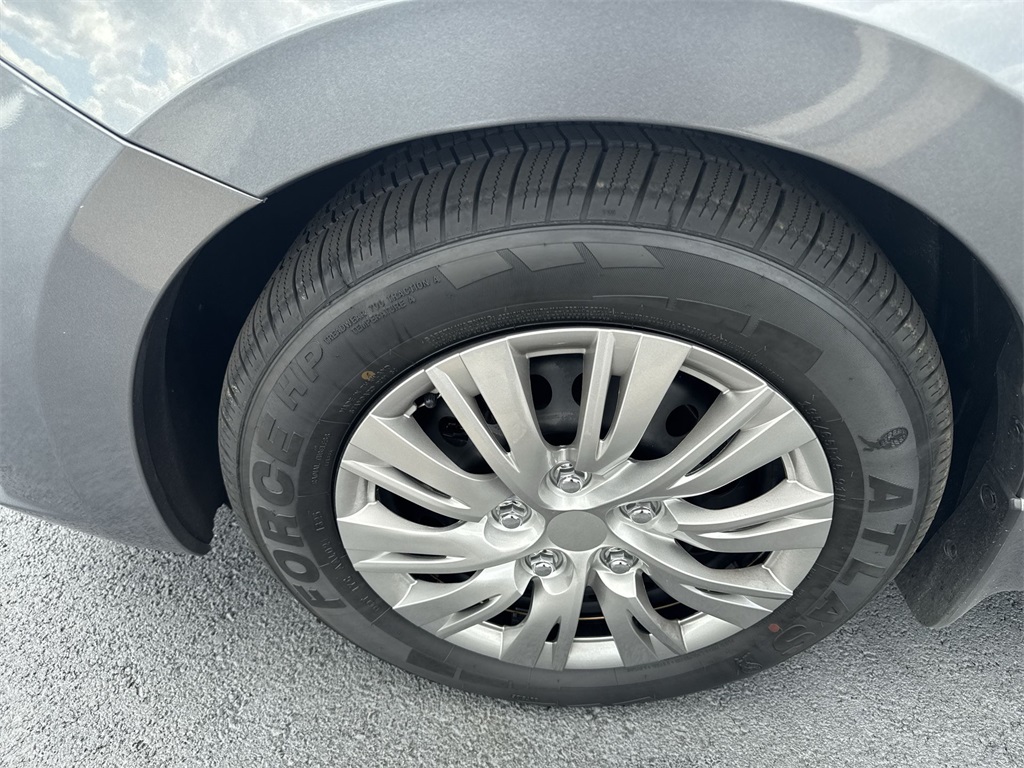 2021 Nissan Versa 1.6 S photo 10