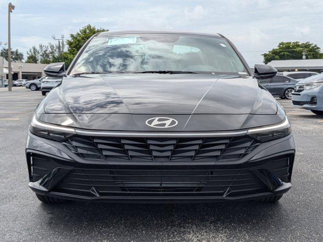 2025 Hyundai Elantra SEL Sport photo 3