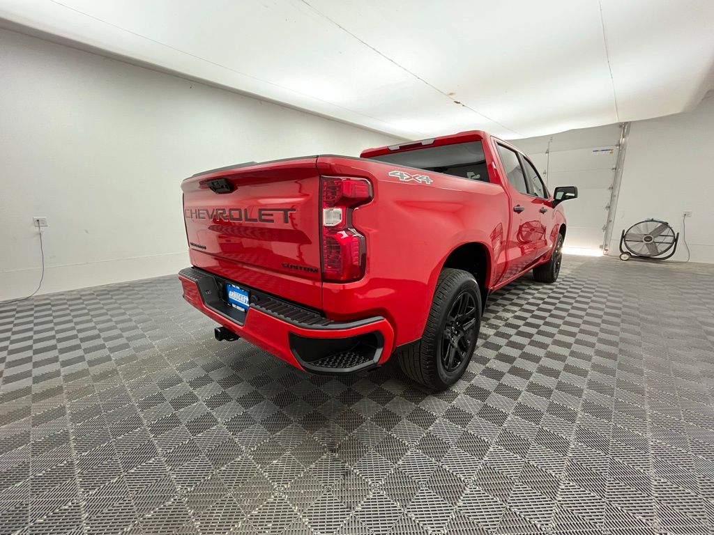 2022 Chevrolet Silverado 1500 Custom photo 2