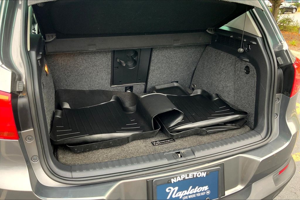 2014 Volkswagen Tiguan SE photo 28