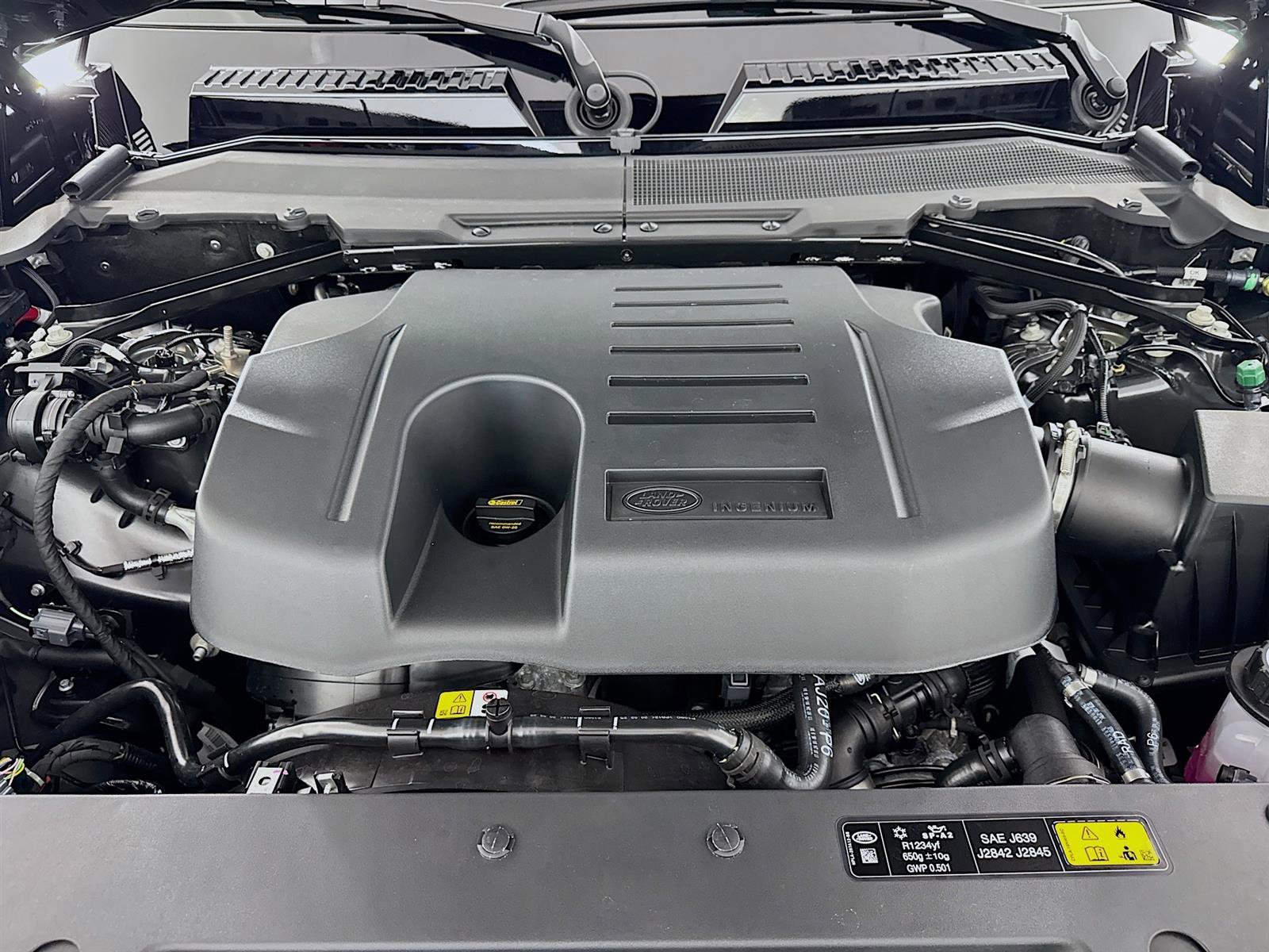 2025 Land Rover Defender 110 photo 30