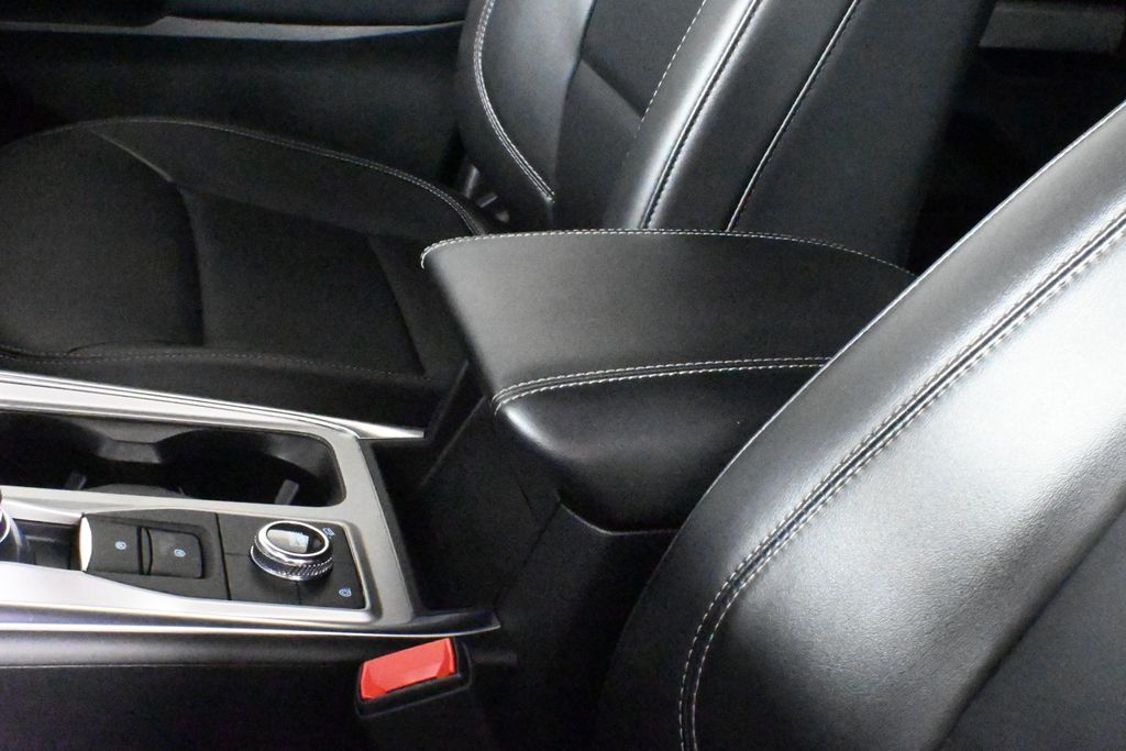 2023 Ford Explorer XLT photo 24