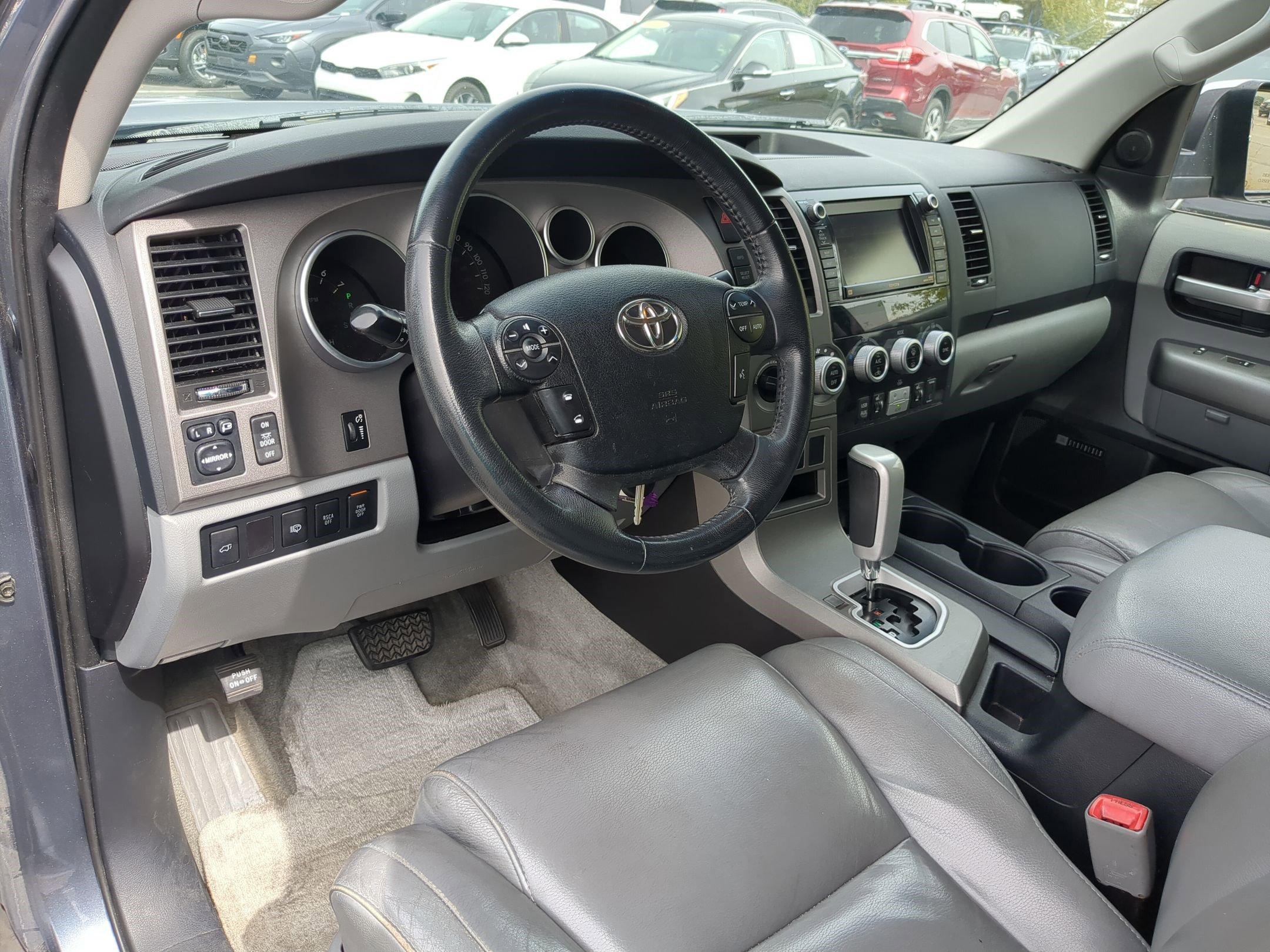 2010 Toyota Sequoia photo 13