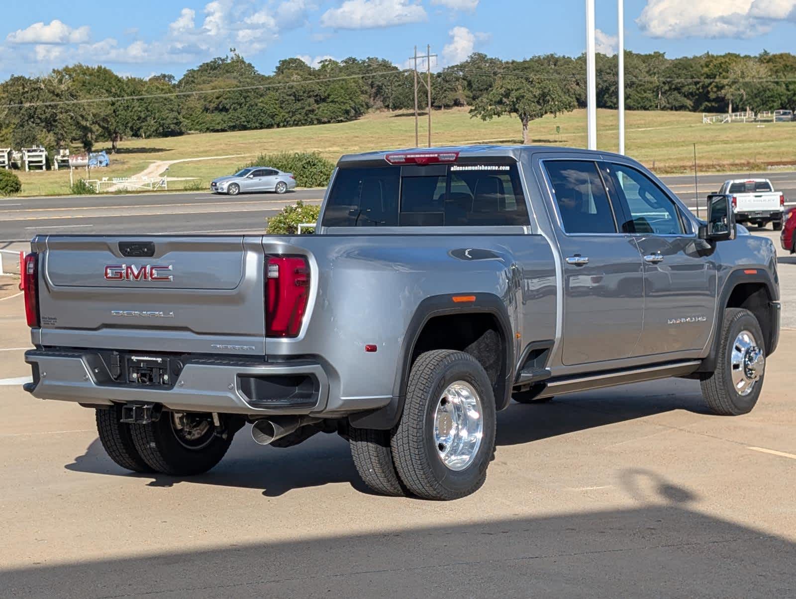 2026 Gmc Sierra 3500 HD Denali Ultimate photo 3