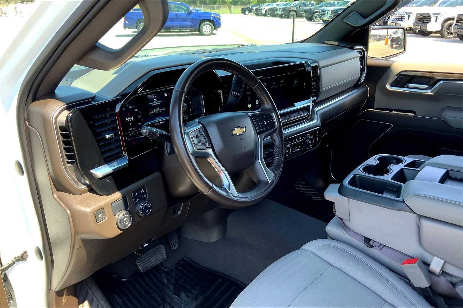 2022 Chevrolet Silverado 1500 LT photo 16