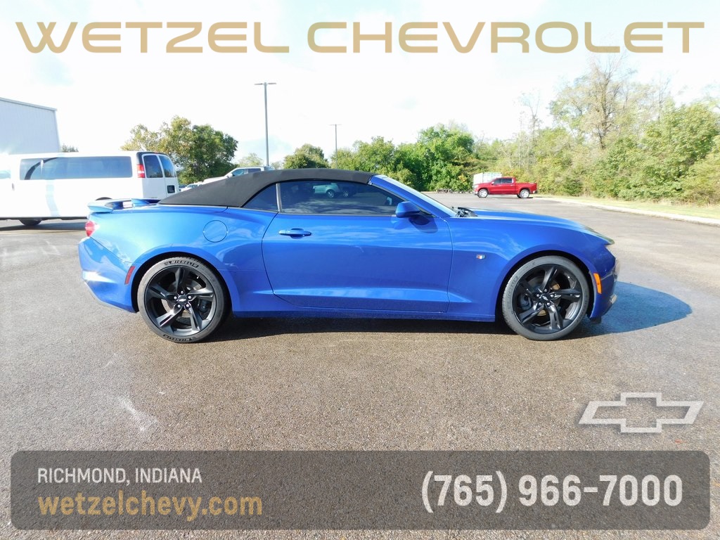 2019 Chevrolet Camaro 1LT photo 2
