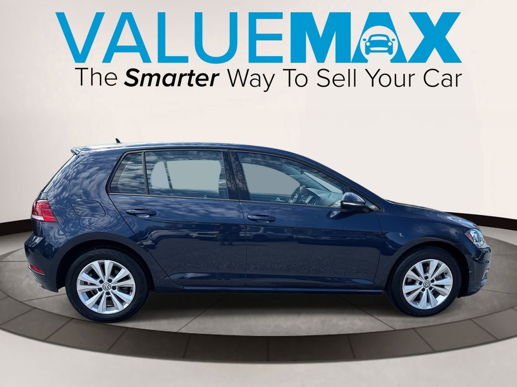 2018 Volkswagen Golf TSI SE photo 2