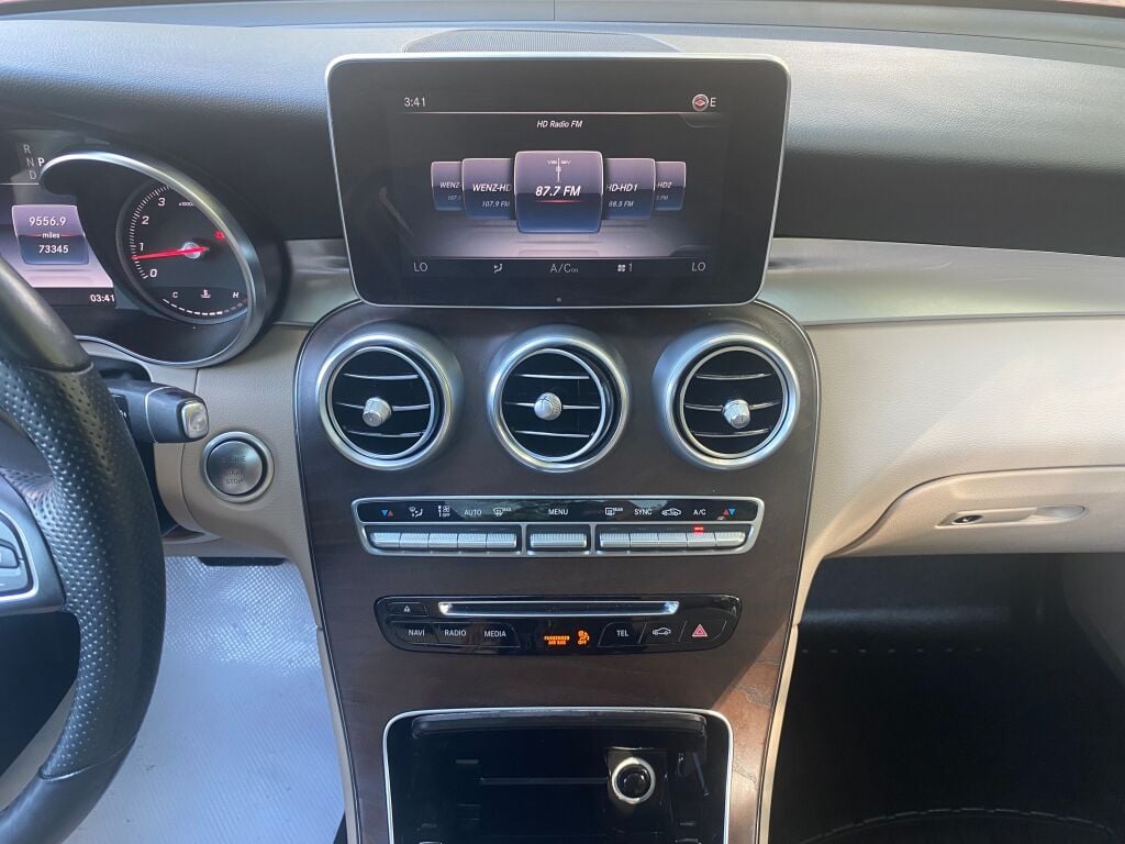 2018 Mercedes Benz GLC 300 4MATIC photo 12