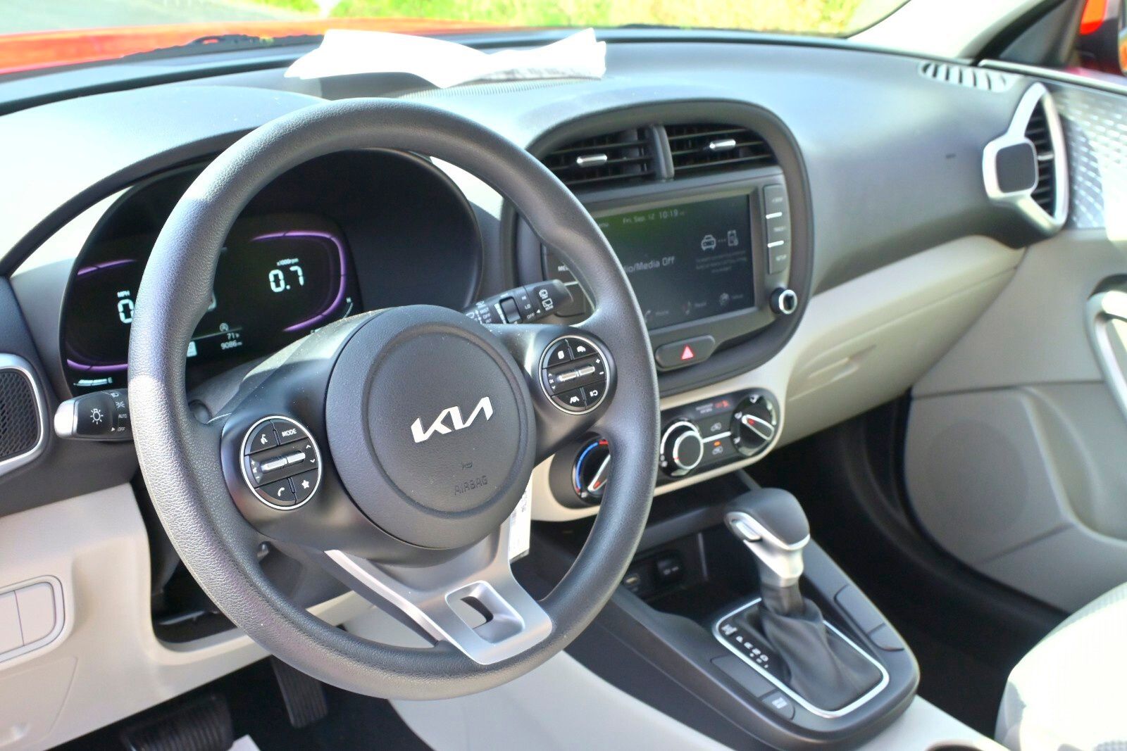 2023 Kia Soul LX photo 12
