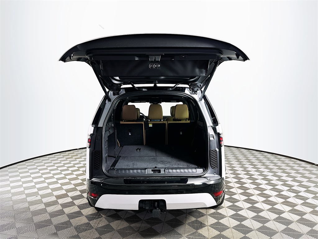 2025 Land Rover Discovery SE photo 28