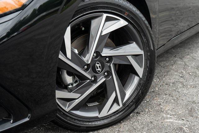 2025 Hyundai Elantra Hybrid Limited photo 2
