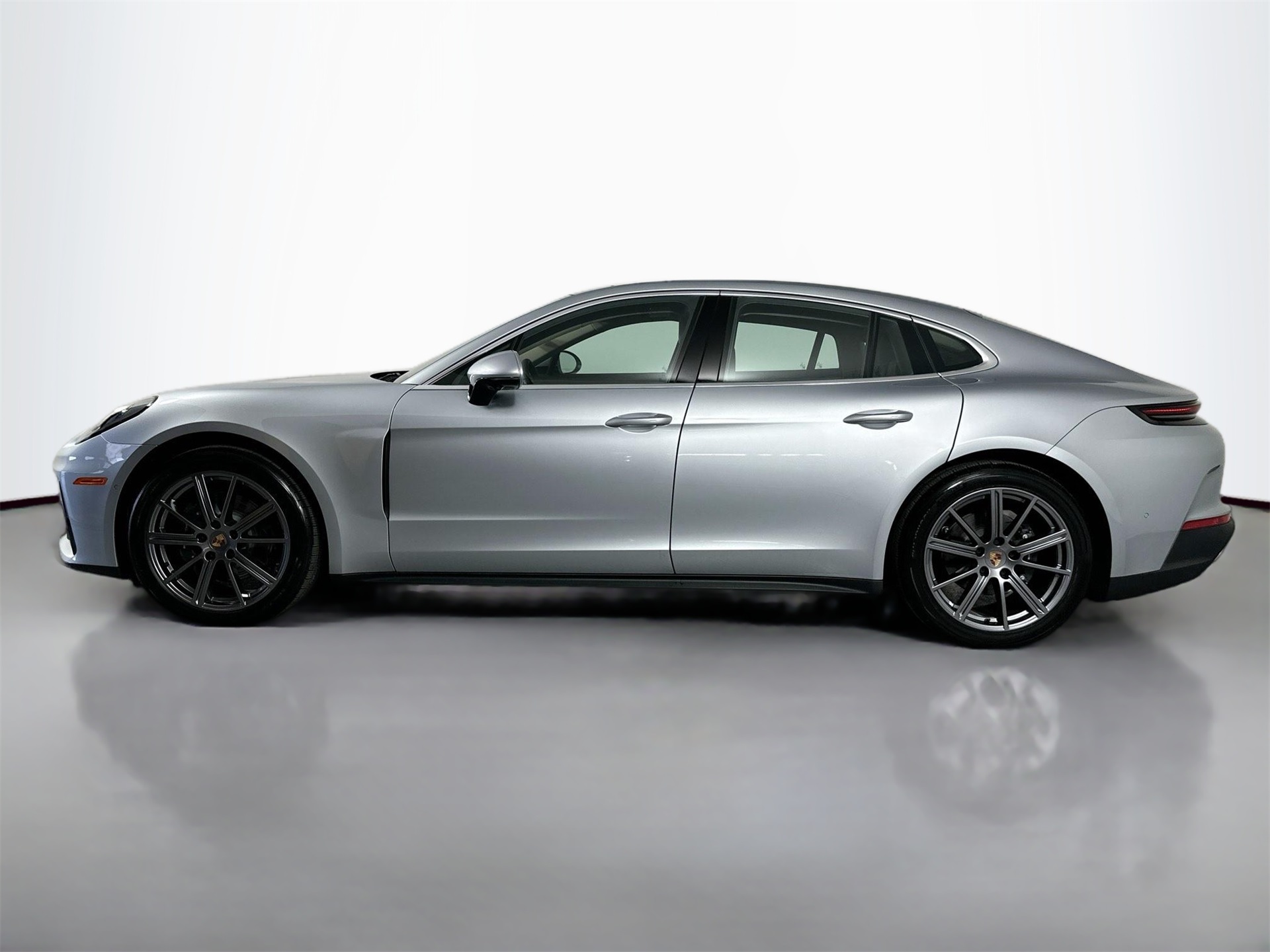 2025 Porsche Panamera 4 photo 2