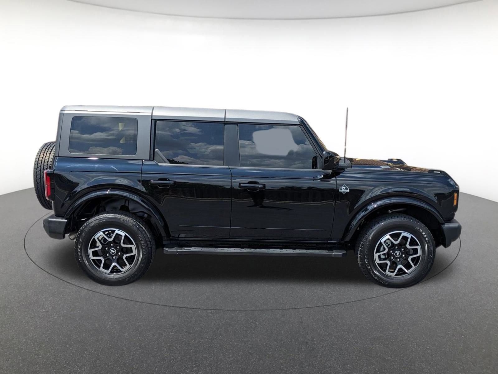 2023 Ford Bronco Outer Banks photo 4