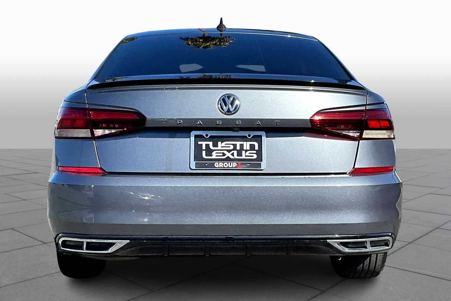 2020 Volkswagen Passat 2.0T R-Line photo 3