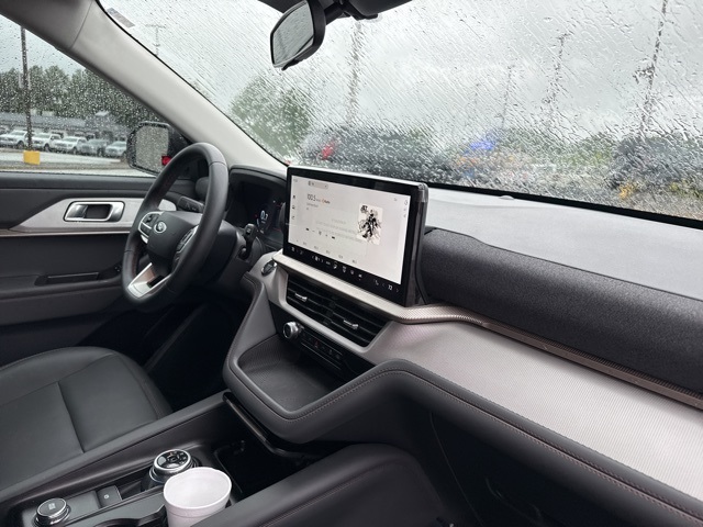 2025 Ford Explorer photo 13