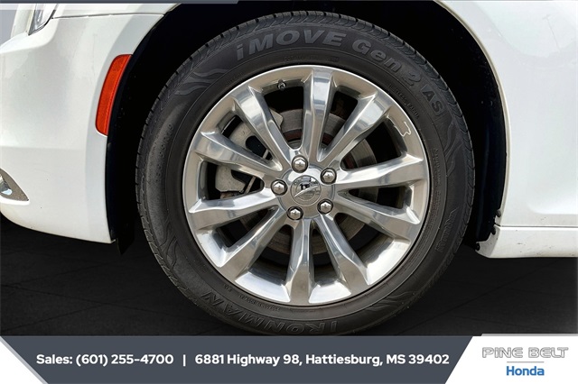 2022 Chrysler 300 Touring photo 7