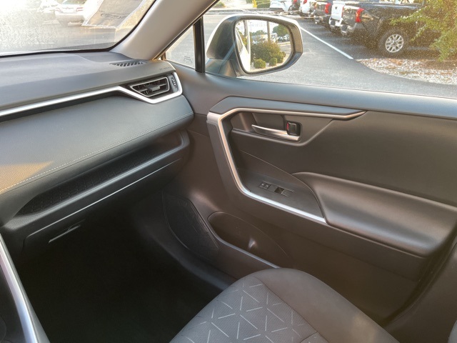 2024 Toyota RAV4 XLE photo 26