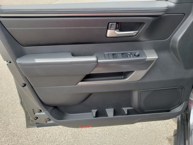 2025 Toyota Tundra SR5 CrewMax photo 11