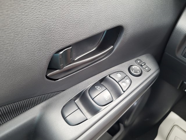 2025 Nissan Kicks Play S photo 21