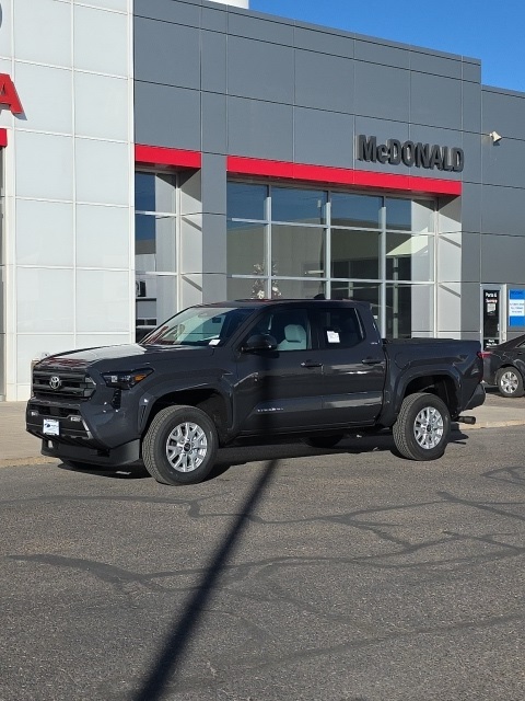 2025 Toyota Tacoma SR5's photo