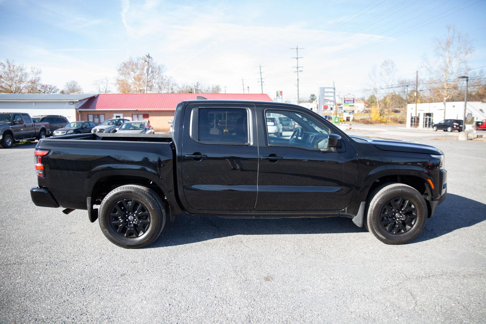 2023 Nissan Frontier SV photo 2