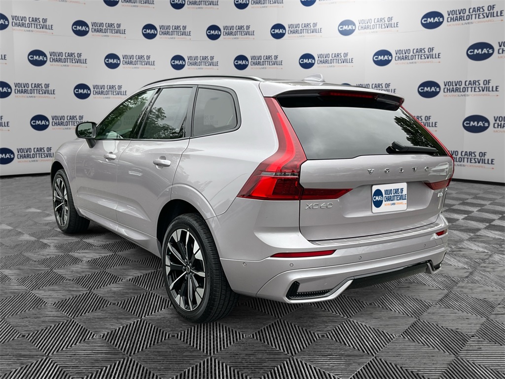 2026 Volvo XC60 B5 Plus photo 3
