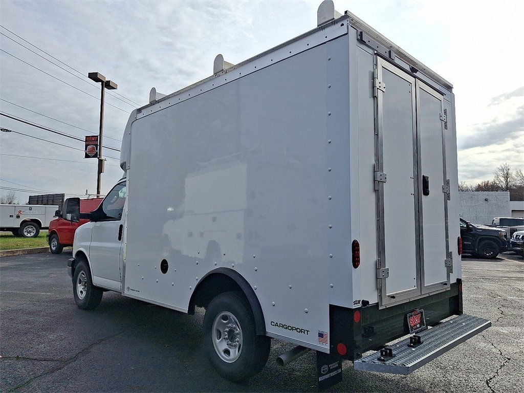 2025 Gmc Savana Cutaway 3500 photo 3