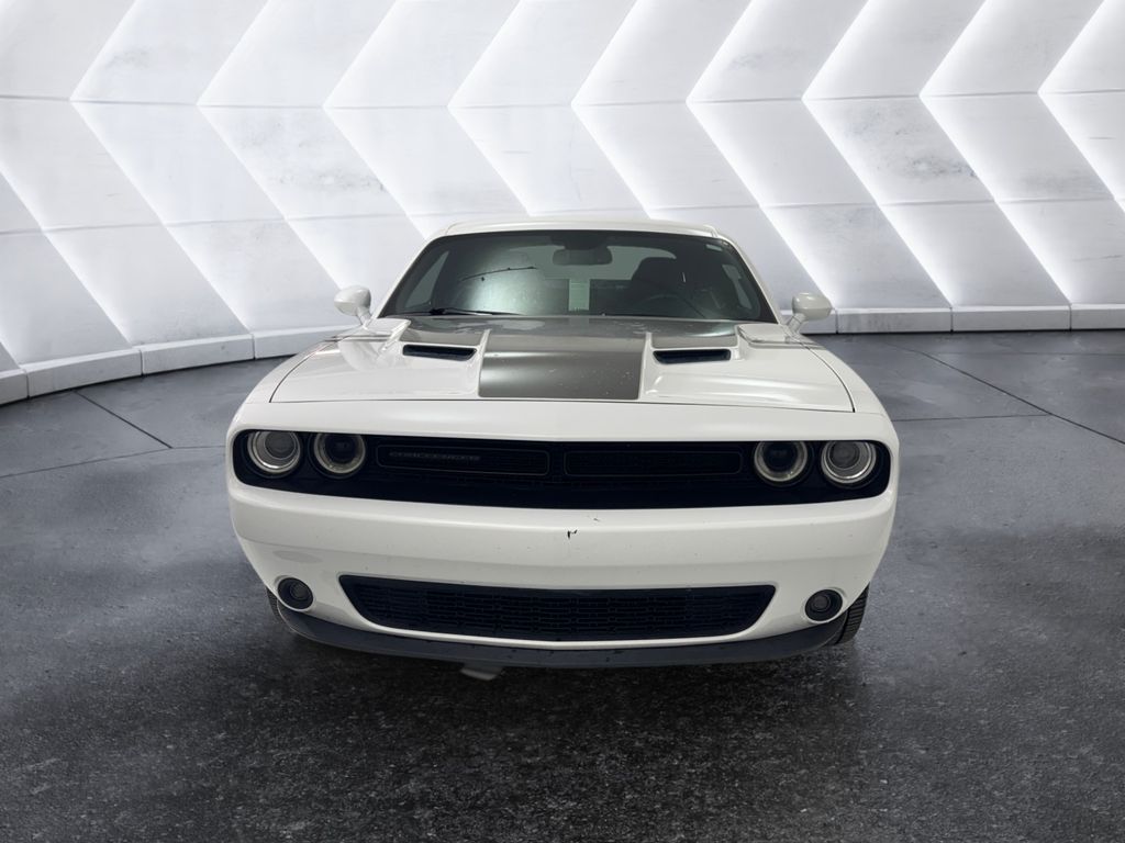 2018 Dodge Challenger SXT photo 2