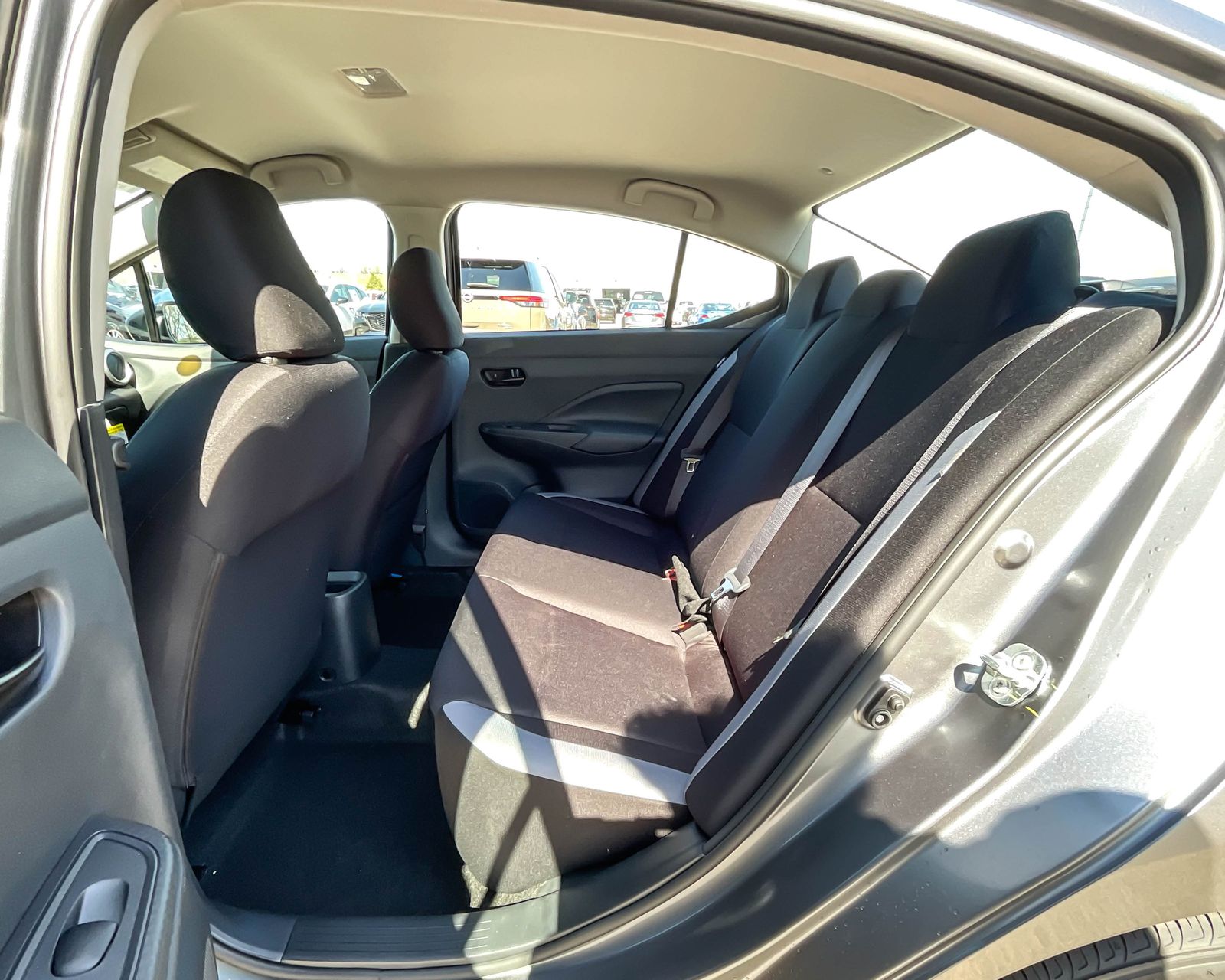 2025 Nissan Versa 1.6 S photo 11