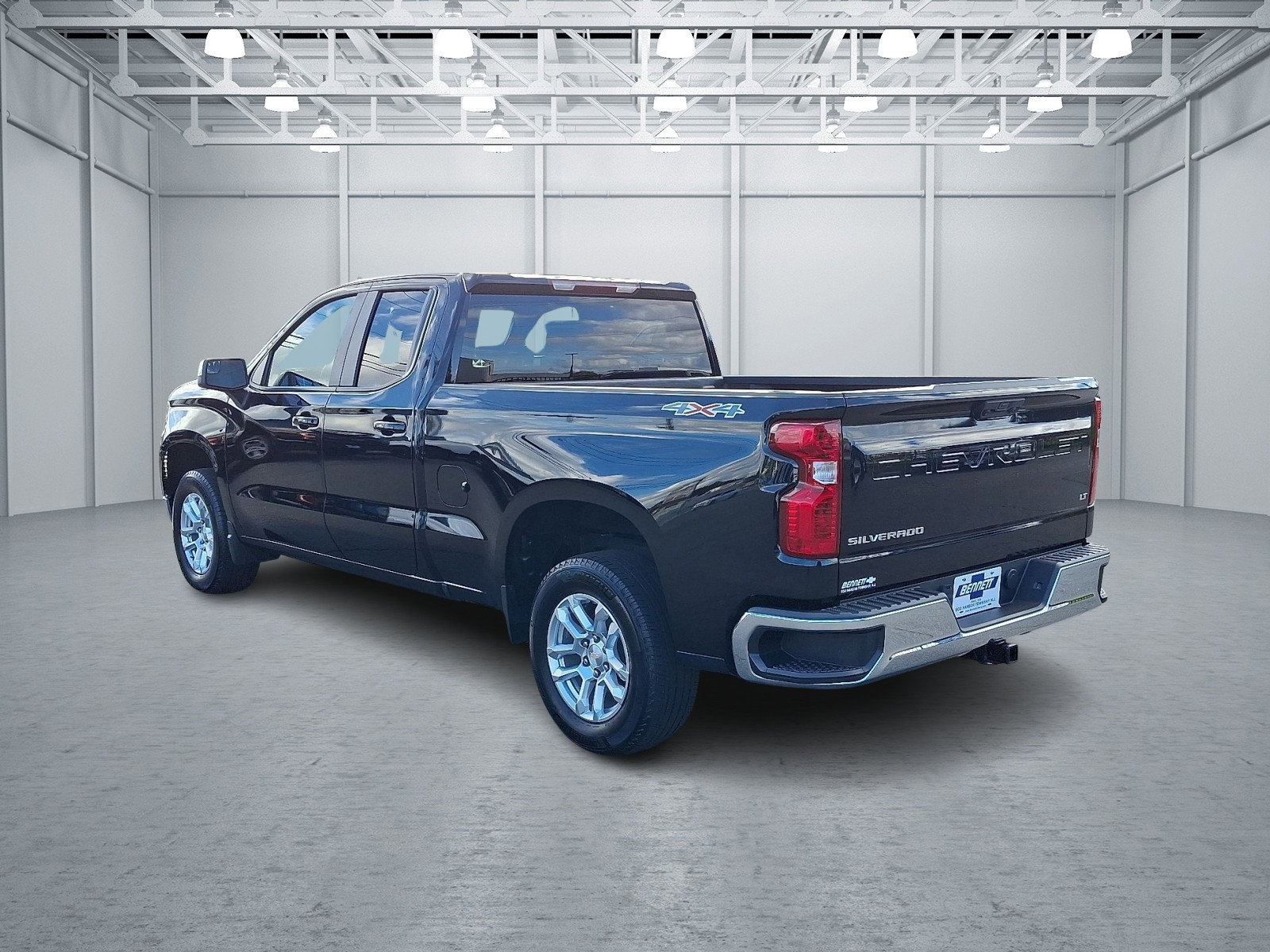 2023 Chevrolet Silverado 1500 LT photo 2