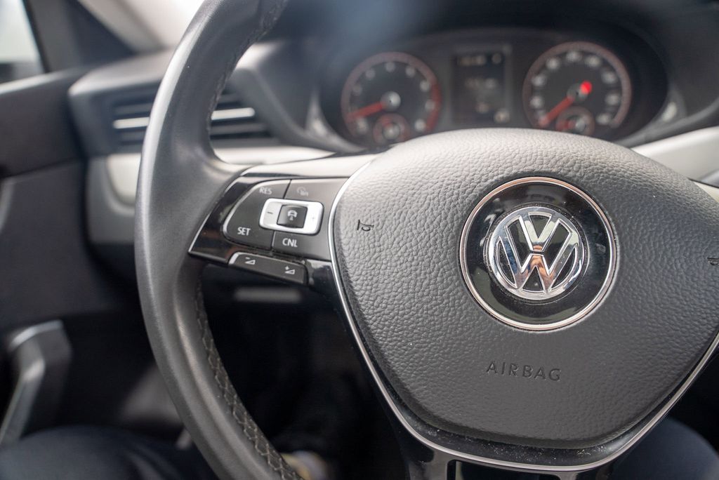 2021 Volkswagen Passat 2.0T SE photo 20