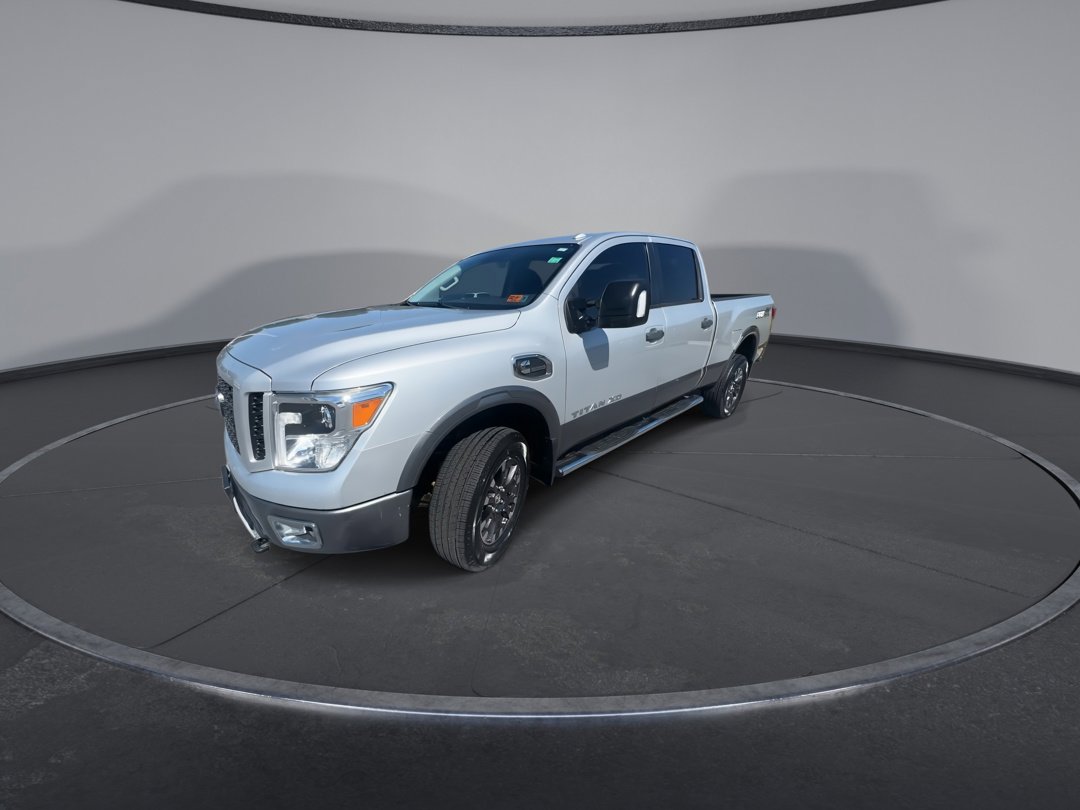 2019 Nissan Titan PRO-4X photo 3