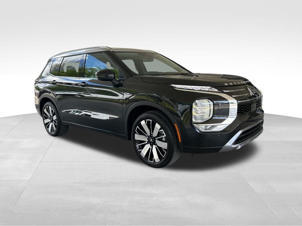 2025 Mitsubishi Outlander Black Edition photo 3