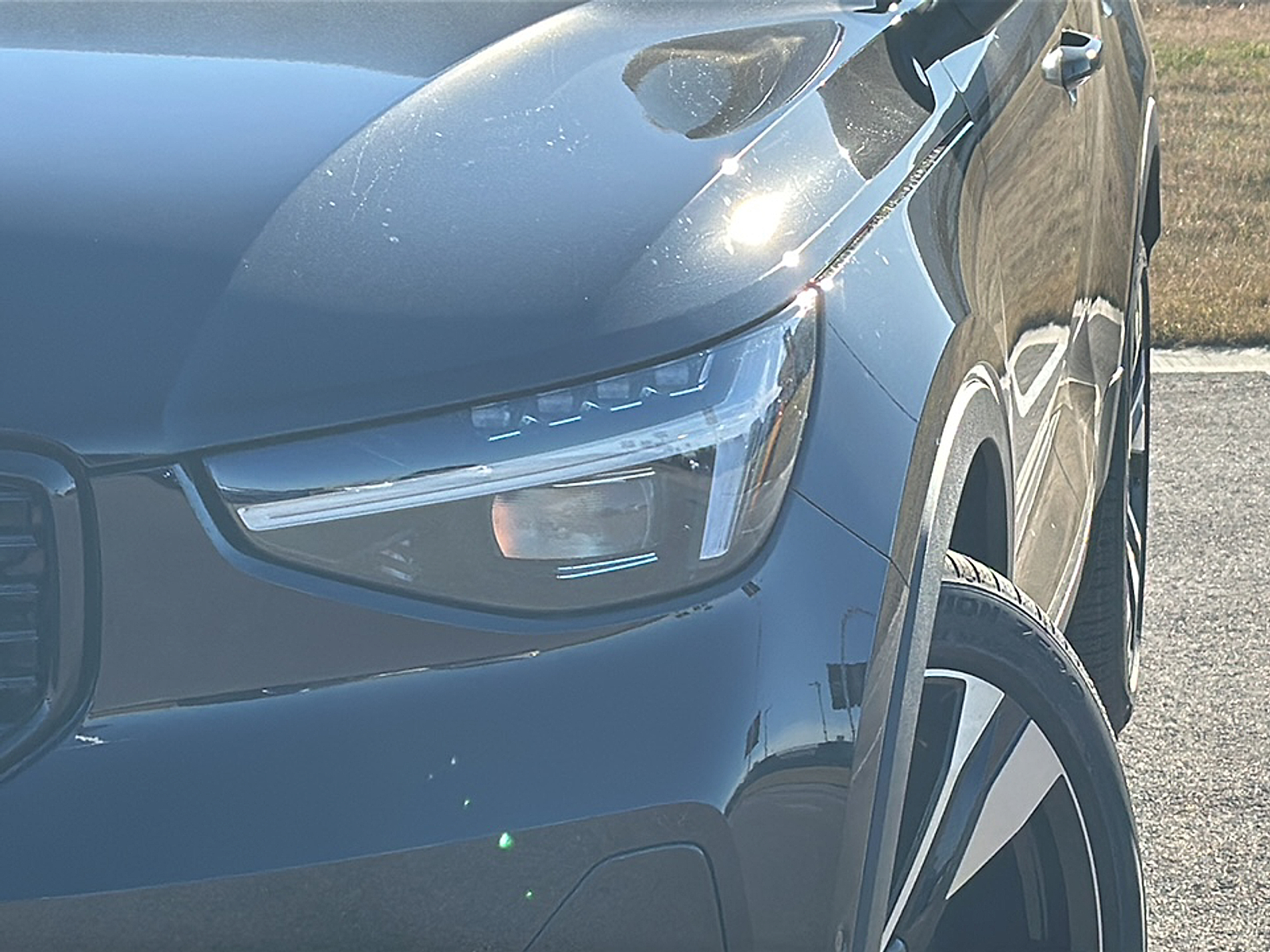 2025 Volvo XC40 photo 2