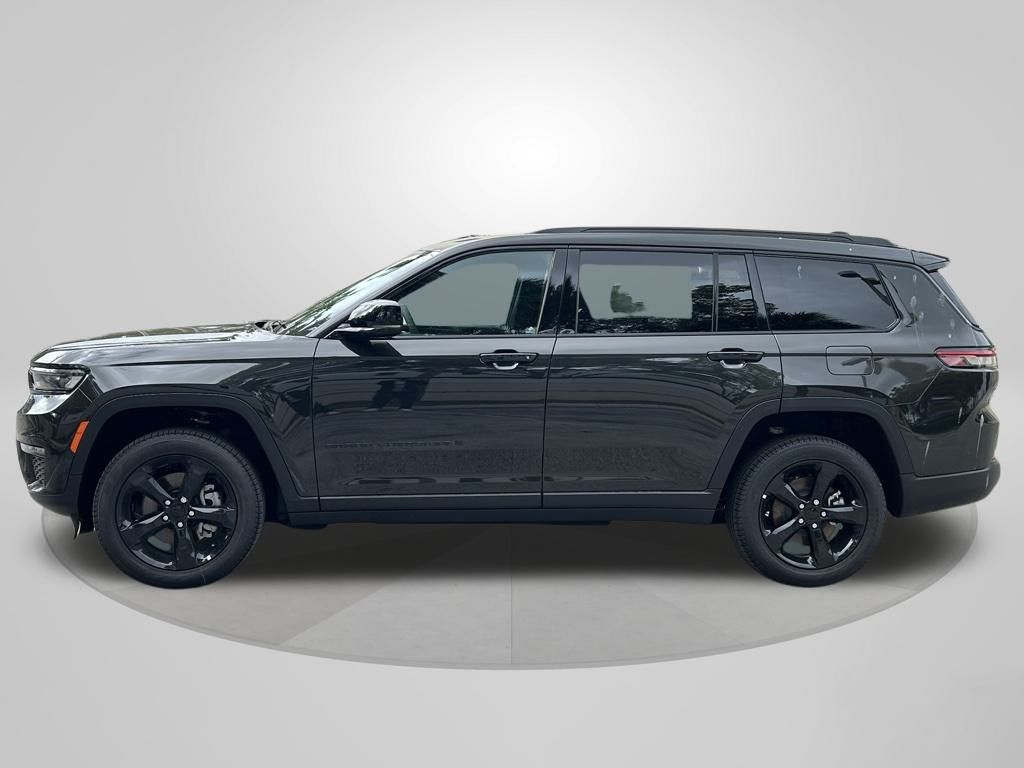 2025 Jeep Grand Cherokee Limited photo 3