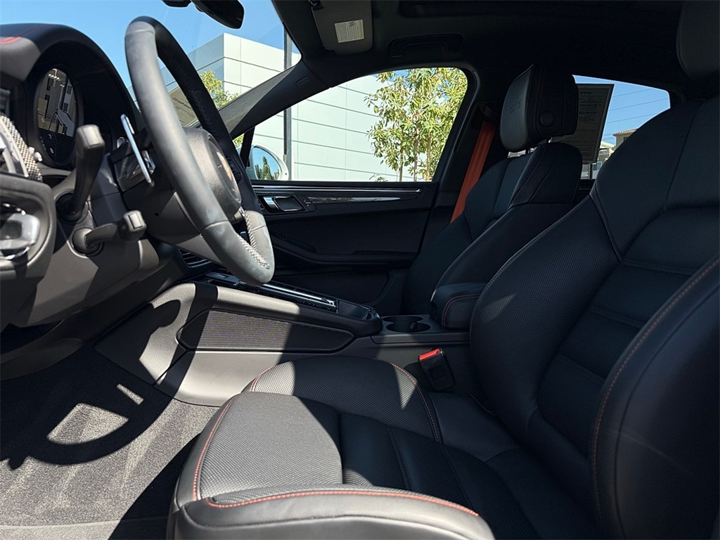 2025 Porsche Macan GTS photo 11