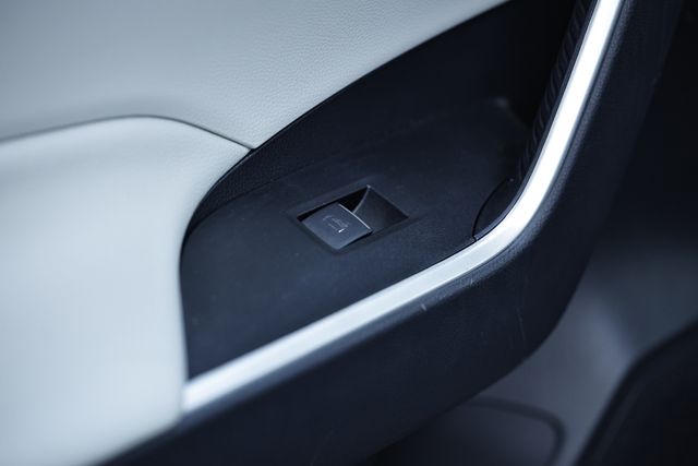2021 Toyota RAV4 XLE Premium photo 23
