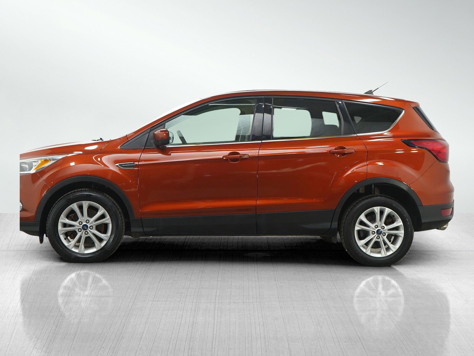 Used 2019 Ford Escape SE with VIN 1FMCU9GD2KUB60998 for sale in South Saint Paul, Minnesota