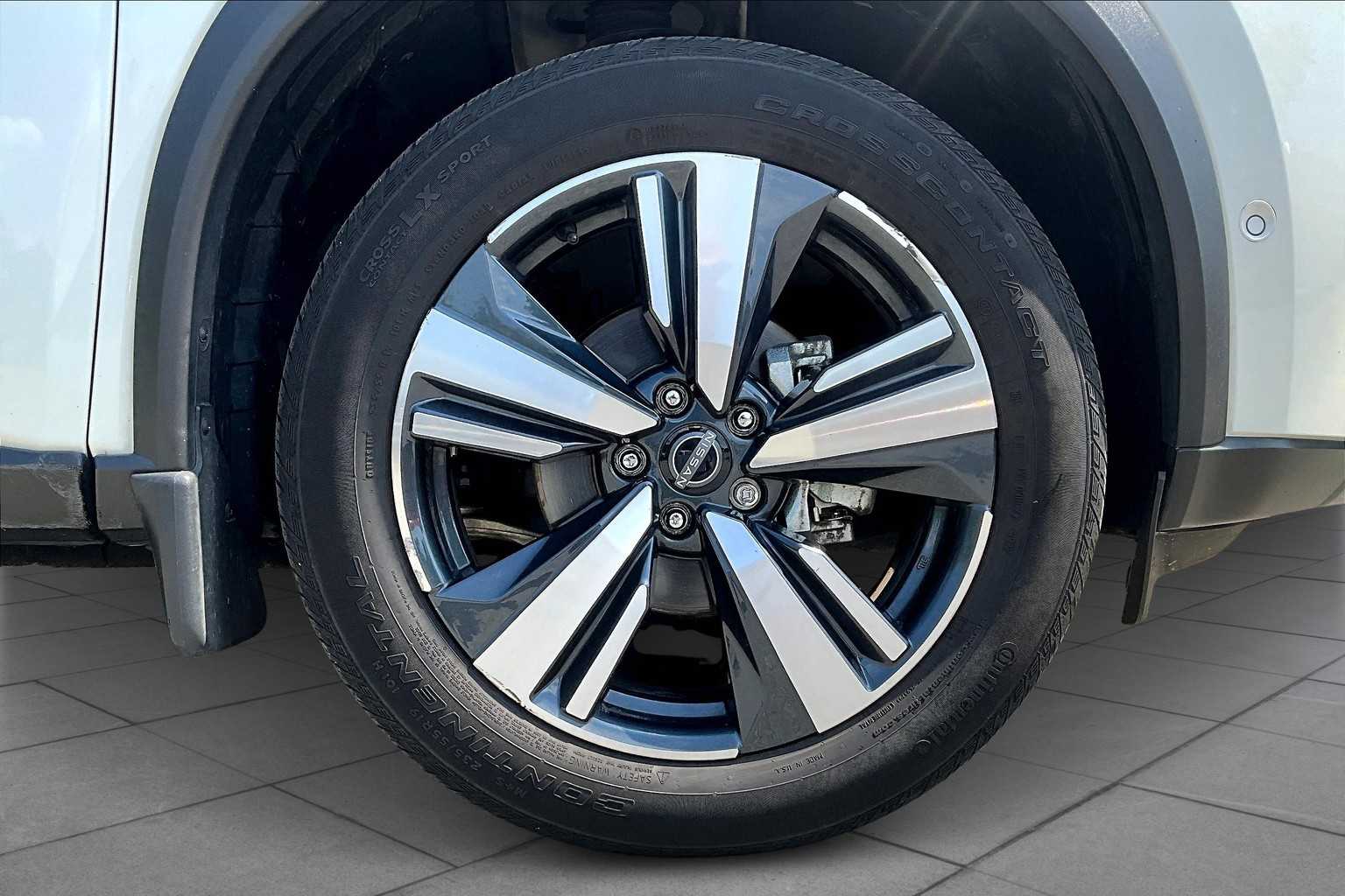 2023 Nissan Rogue SL photo 9